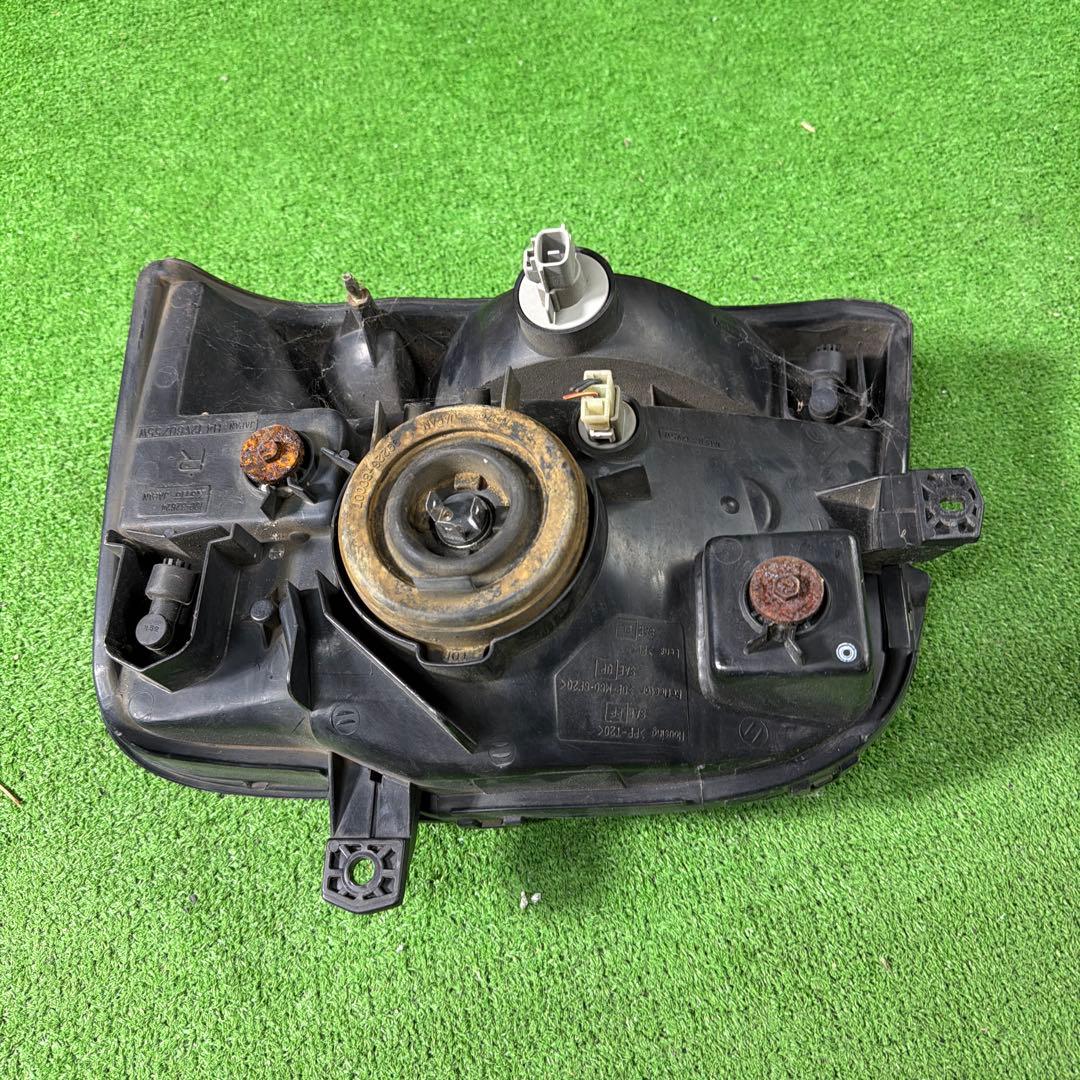 キャリィDA62T 右側ヘッドライトKOITO 100-32624 (170)