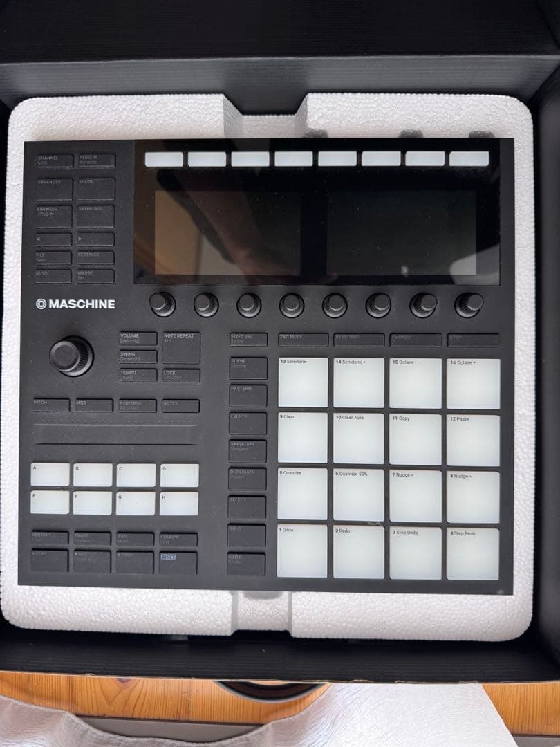 【ほぼ新品】 NATIVE INSTRUMENTS MASCHINE MK3