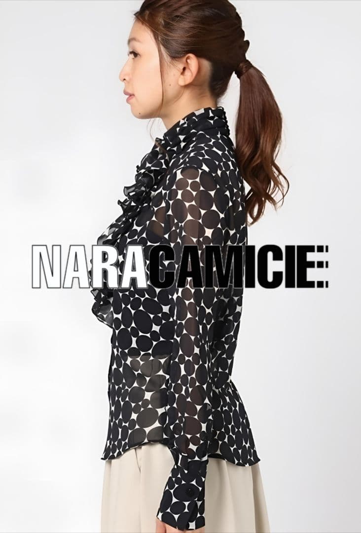 【極美品25300】ナラカミーチェ♦モデル✨ドットシフォンプリントスタンドフリル