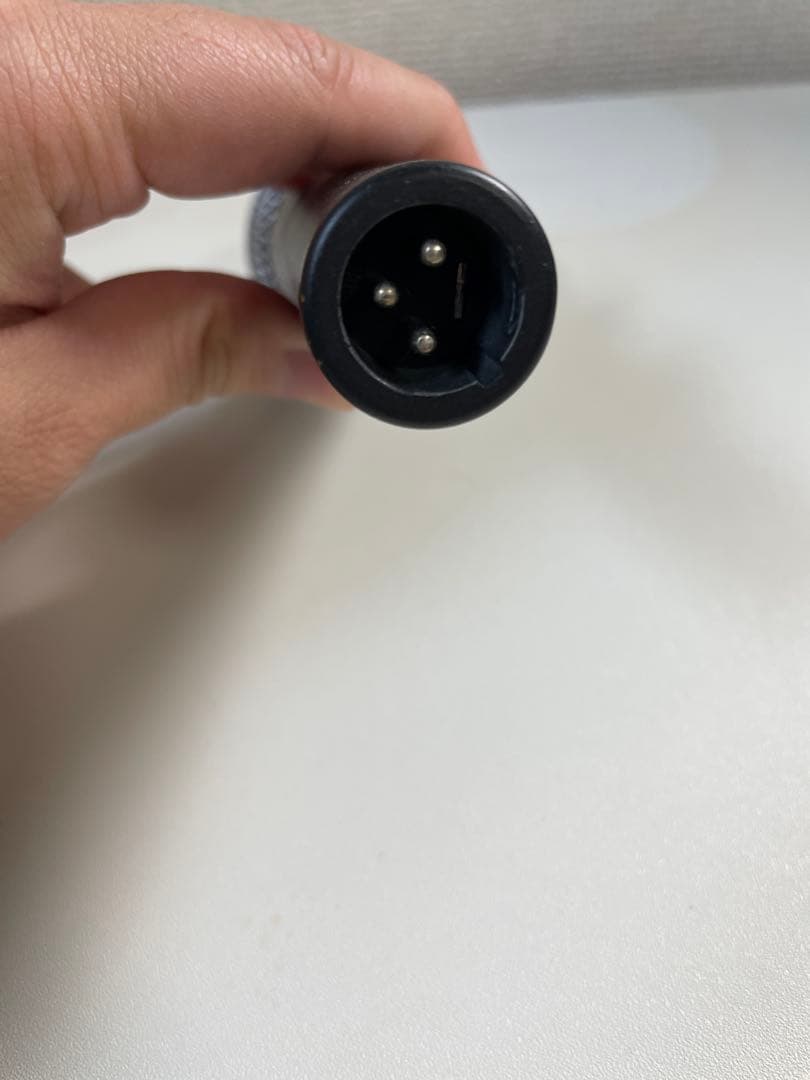 SHURE SM58 ダイナミックマイク、XLR接続端子付き。
