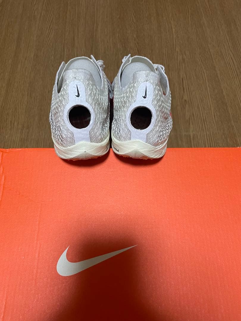 NIKEエアズームヴィクトリー　モアアップテンポ