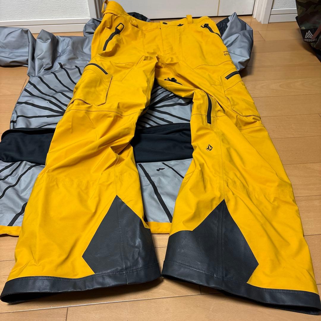 2*6様 美品VOLCOM GORE-TEX ボルコムブライアンイグチ　ウエア上