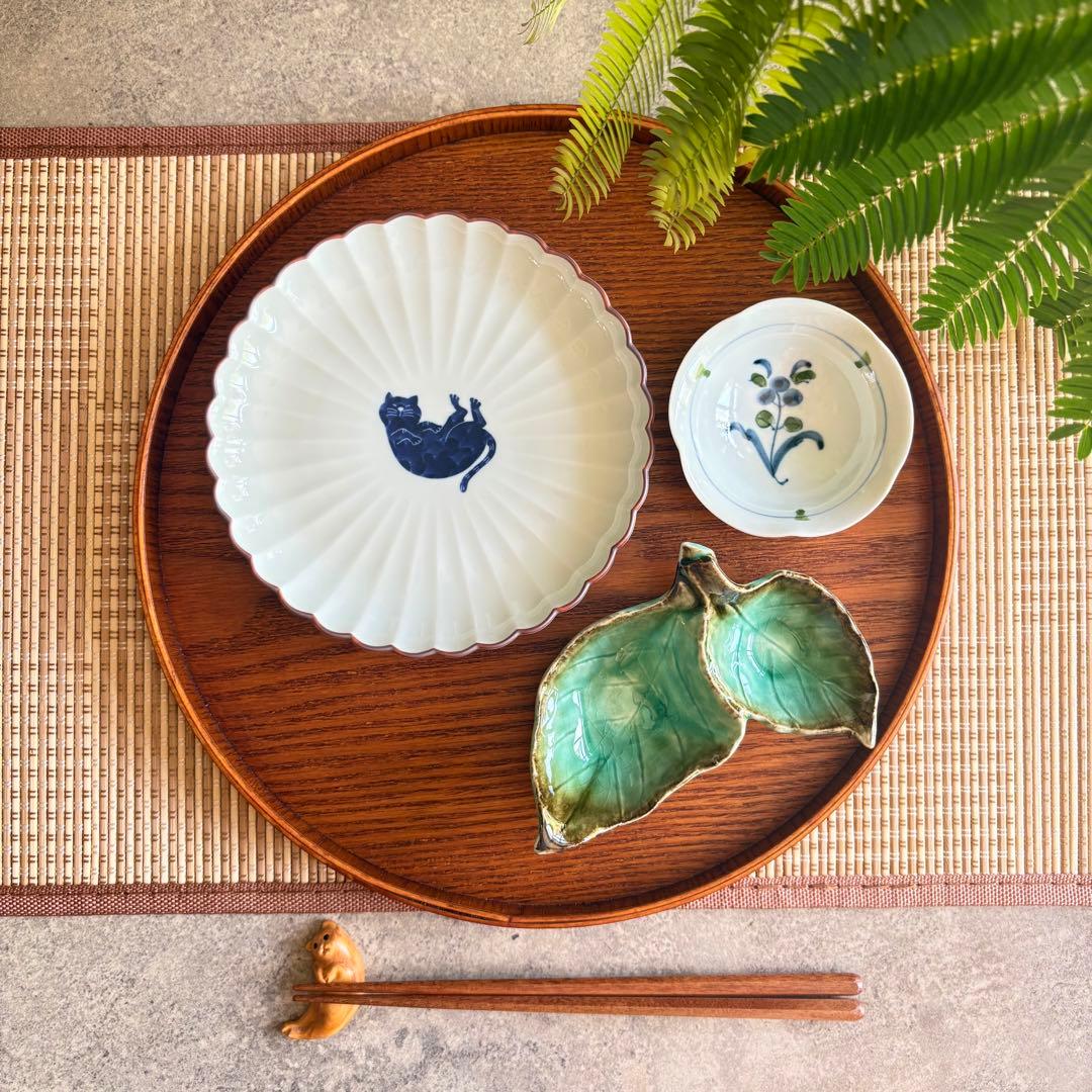 呉須猫皿　4枚　ヘソ天 背伸び猫柄　16cm 取り皿　中皿　手作り　作家　花型