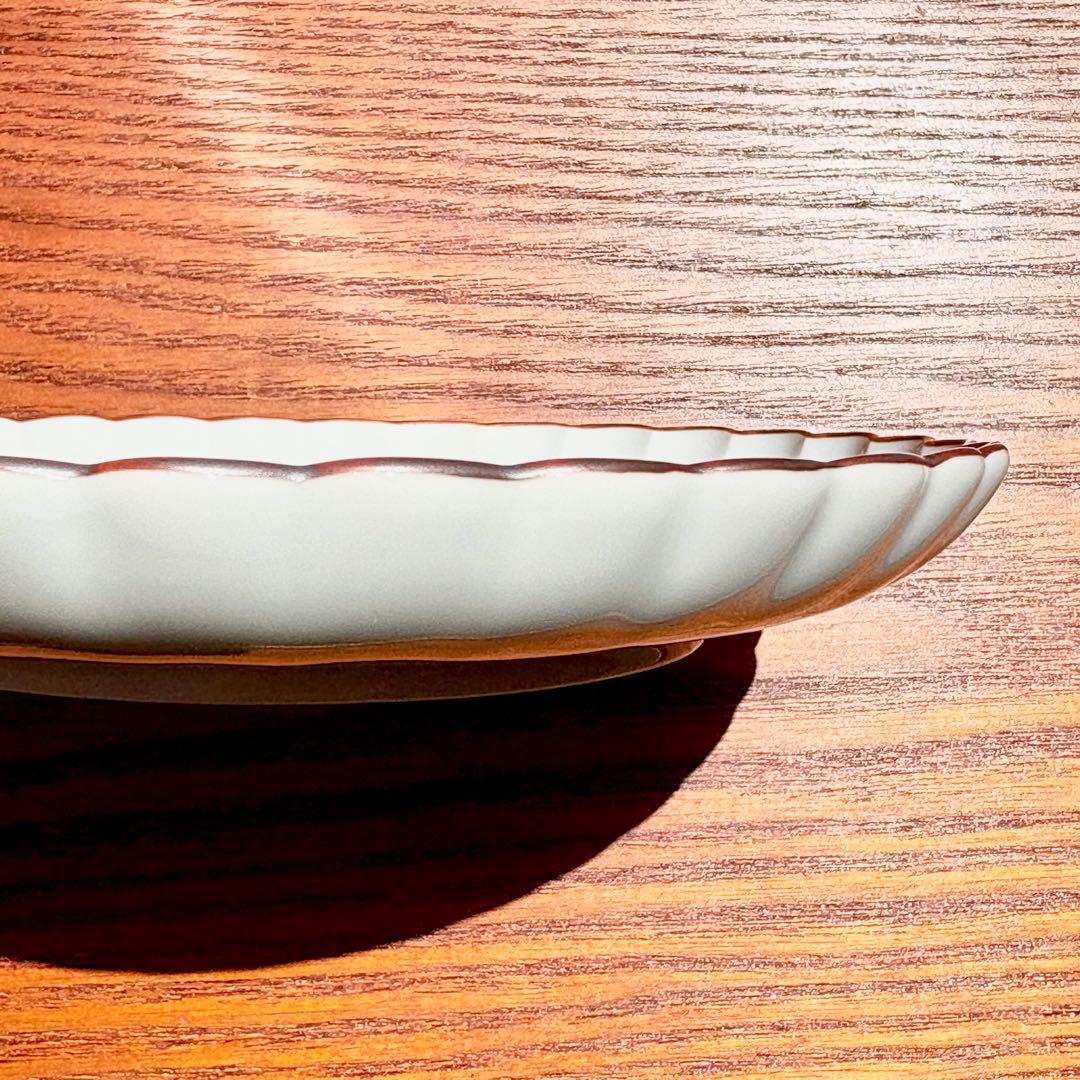 呉須猫皿　4枚　ヘソ天 背伸び猫柄　16cm 取り皿　中皿　手作り　作家　花型