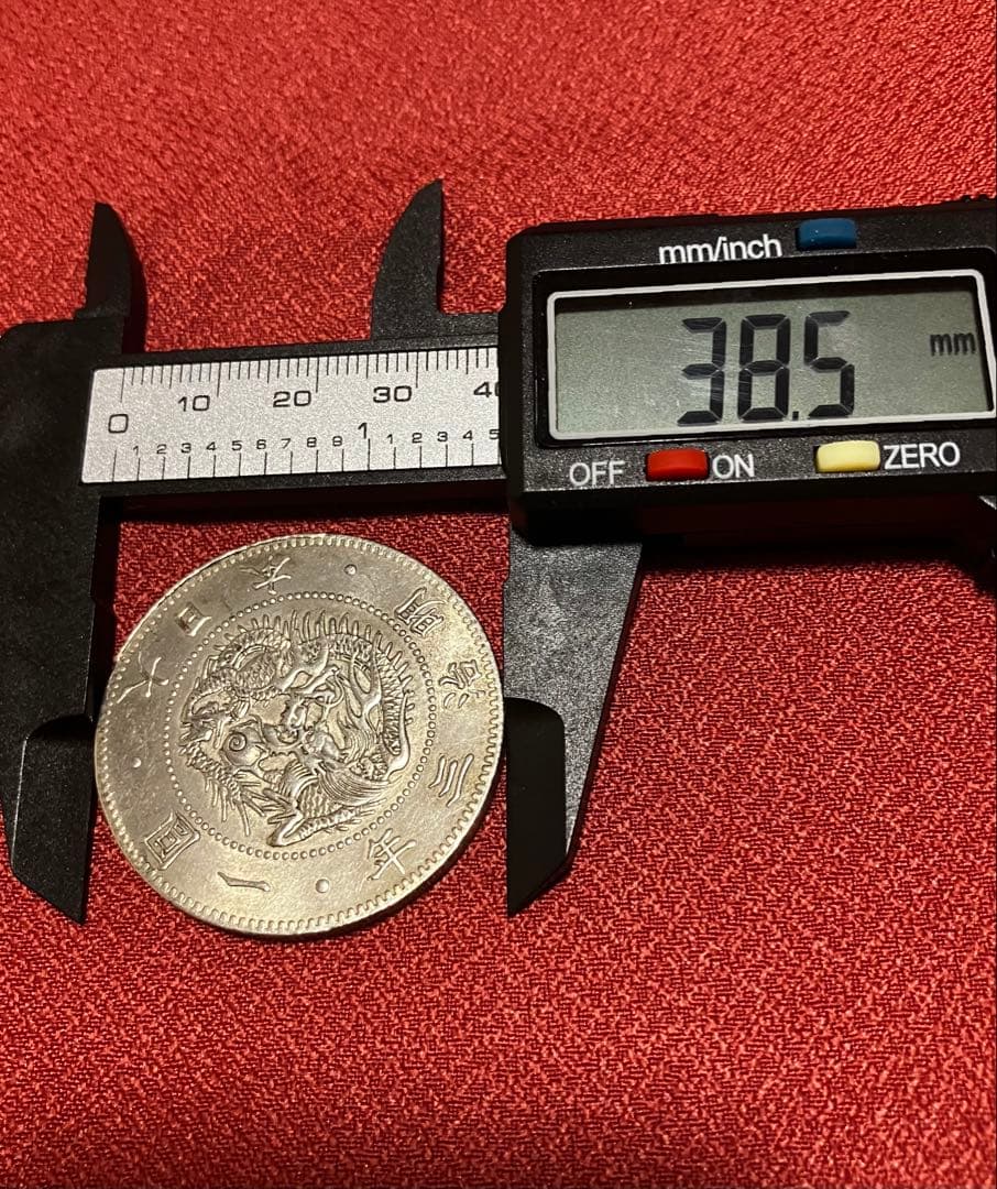 希少　欠貝圓　旧一圓銀貨　明治三年　貿易銀 目方27.24g 磁性無し