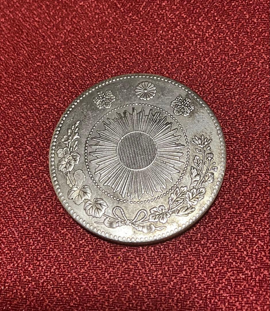 希少　欠貝圓　旧一圓銀貨　明治三年　貿易銀 目方27.24g 磁性無し