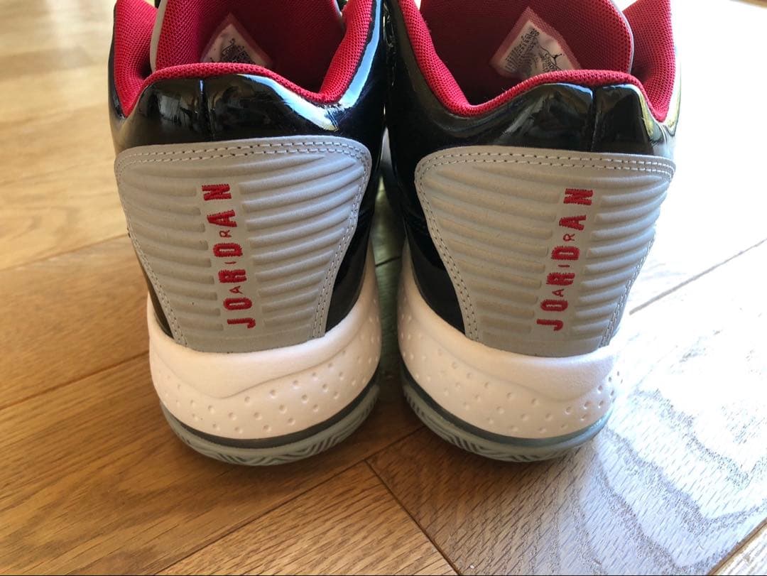 NIKE JORDAN MAX AURA 2 黒 赤 24cm 美品　バスケ