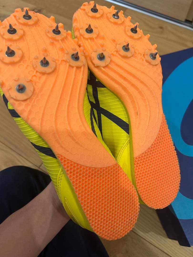 asics 陸上競技用スパイクシューズ イエロー/ネイビー