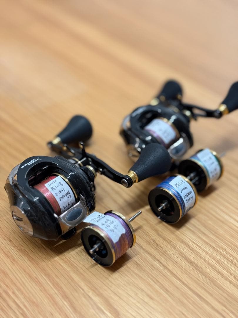 美品REAL METHOD GIGASALT HGベイトリール右巻き替スプール付