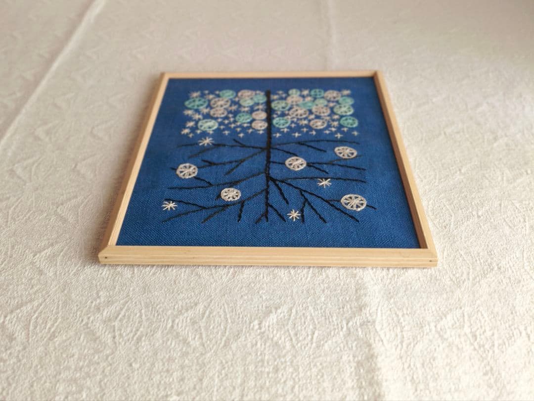 * vintage picture ❀ 北欧の森 刺しゅう絵 フレーム
