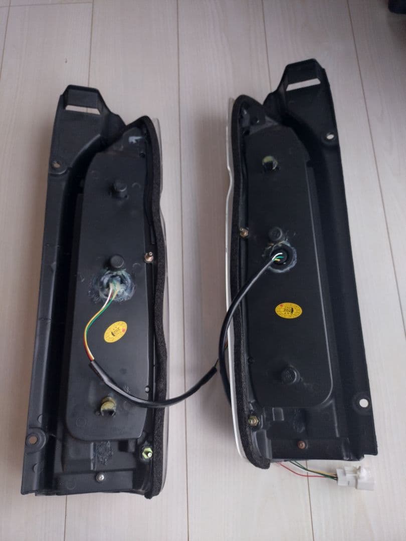 ハイエース　テールランプ　シーケンシャル　ジャンク品