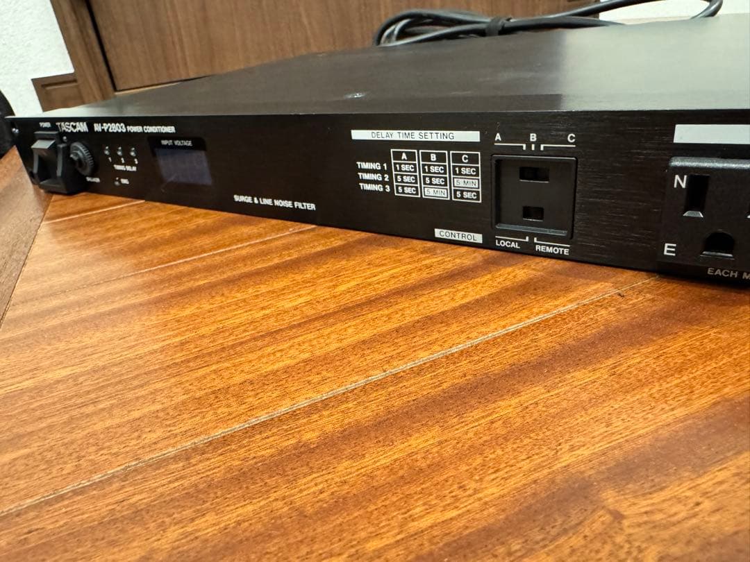 TASCAM AV-P2803 電源シーケンサー／パワーディストリビューター