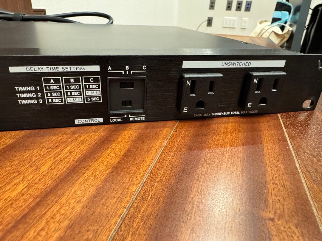 TASCAM AV-P2803 電源シーケンサー／パワーディストリビューター