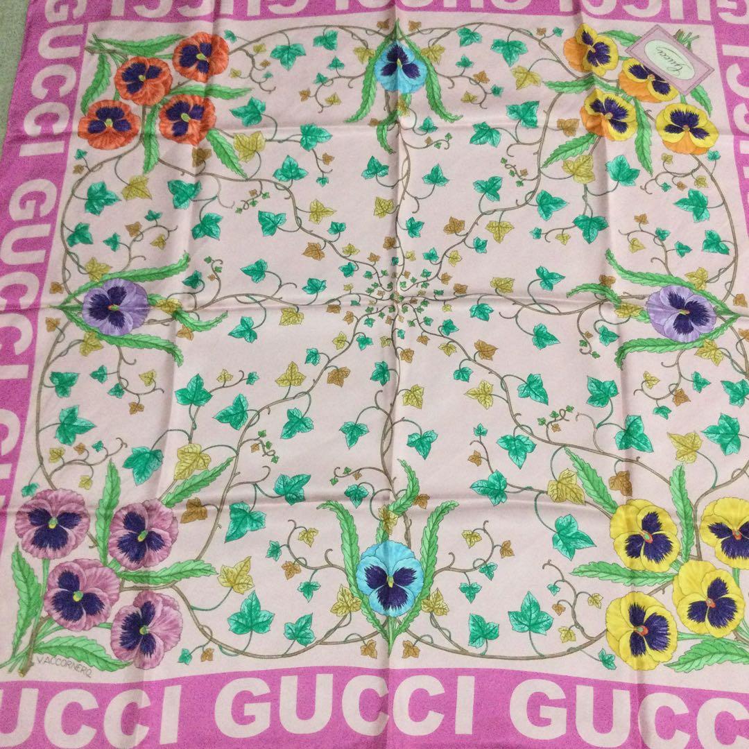 新品！未使用！グッチGUCCIスカーフ　85×85 華やかな花柄　シルク　差し色