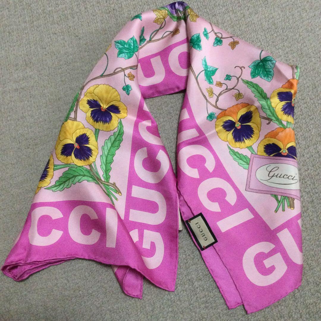 新品！未使用！グッチGUCCIスカーフ　85×85 華やかな花柄　シルク　差し色