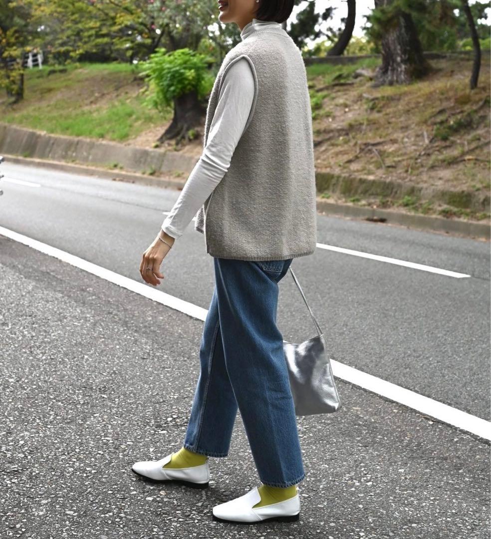 試着のみ　OUR アルパカ混の洗えるニットベスト　グレーベージュ