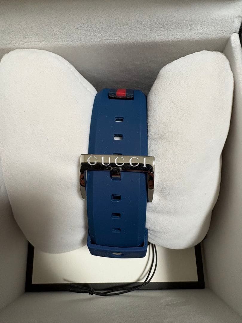 GUCCI ブルー ラバーベルト 時計　YA137104A