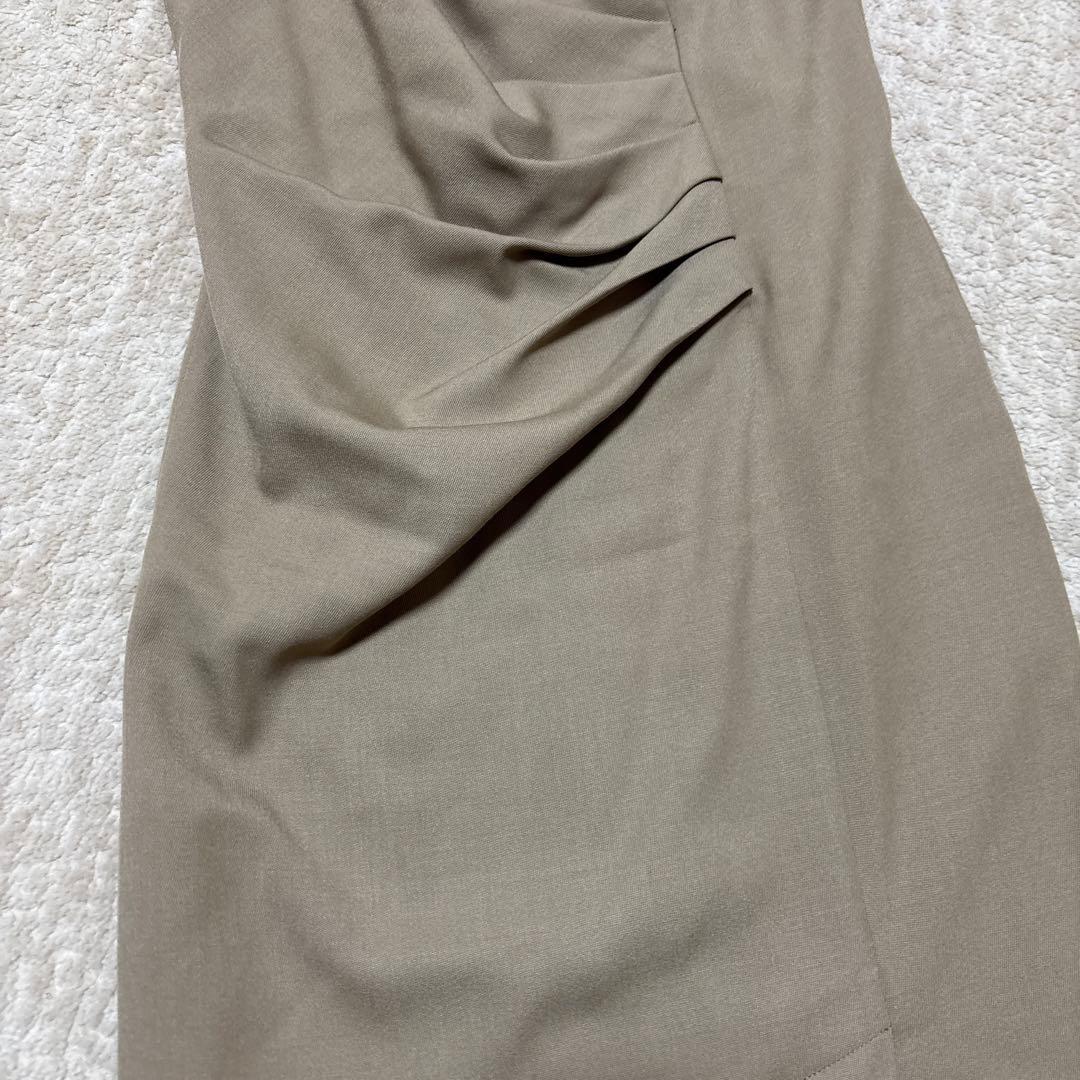 ベージュ ドレープデザイン ノースリーブワンピース