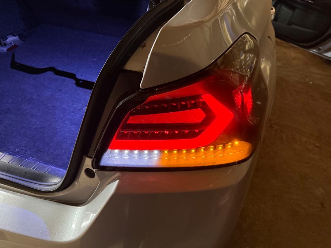 AUTO-REVITALIZATION フルLEDテールランプ VAB VAG