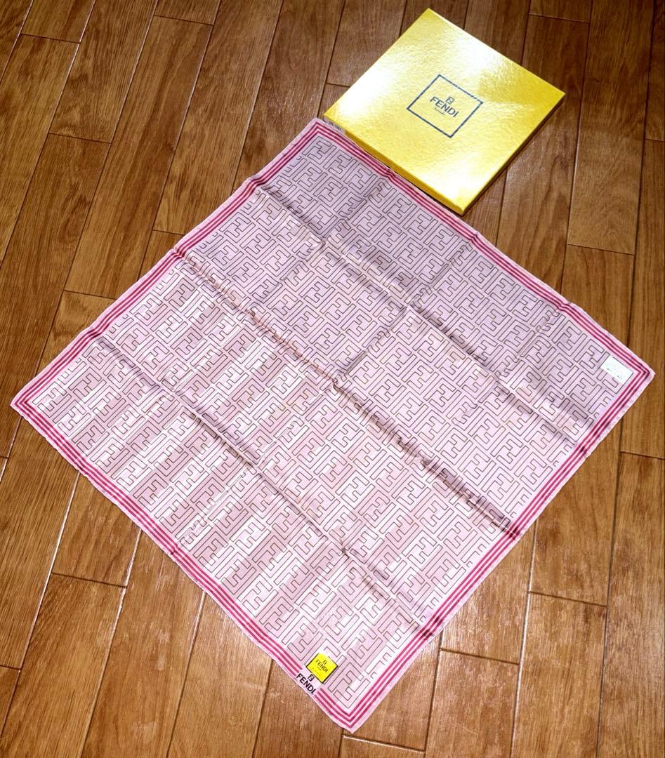 フェンディ　スカーフ　膝掛け　ハンカチスカーフ　希少全面ズッカ総柄シルク混　新品