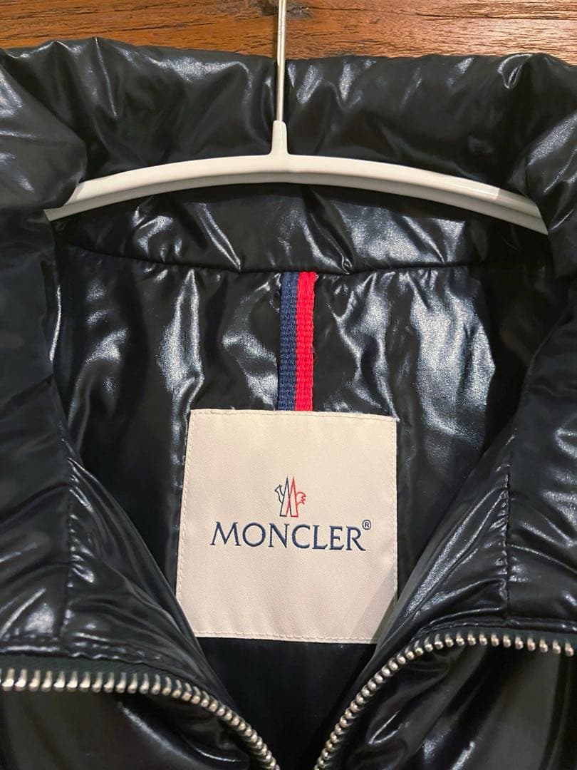 【正規品認証確認済】美品モンクレール　ダウンベストブラックBANKER サイズ3
