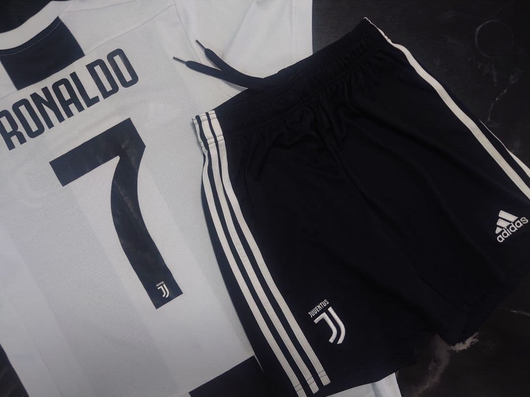 【 adidas ユーベ CR7 】ユニフォーム（ M size ）