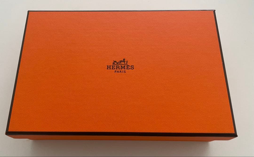 【HERMES 】ギフトボックス ＊大中小楕円・４個＋エルメスリボン