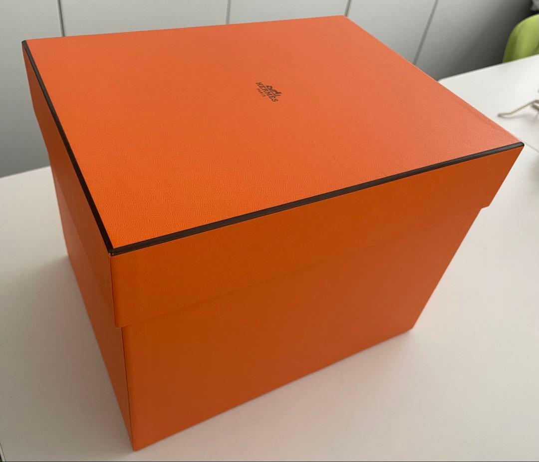 【HERMES 】ギフトボックス ＊大中小楕円・４個＋エルメスリボン