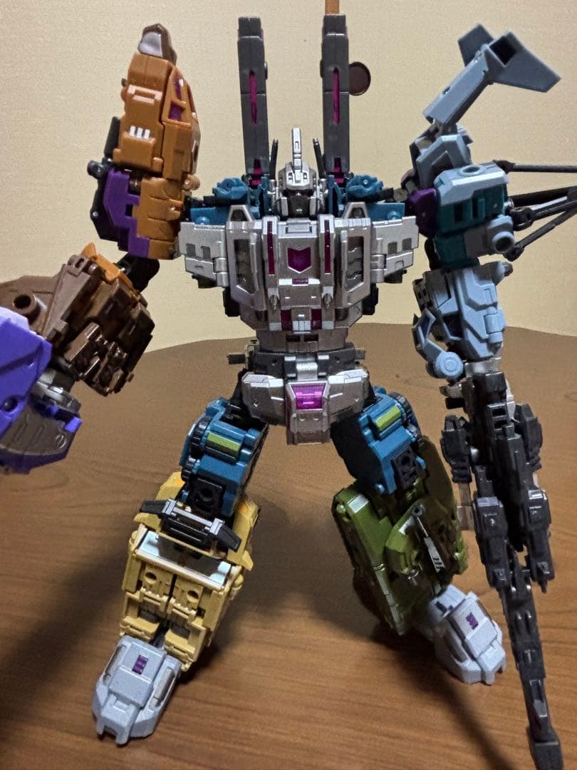 トランスフォーマー　ブルーティカスっぽい人&ショックウェーブっぽい人