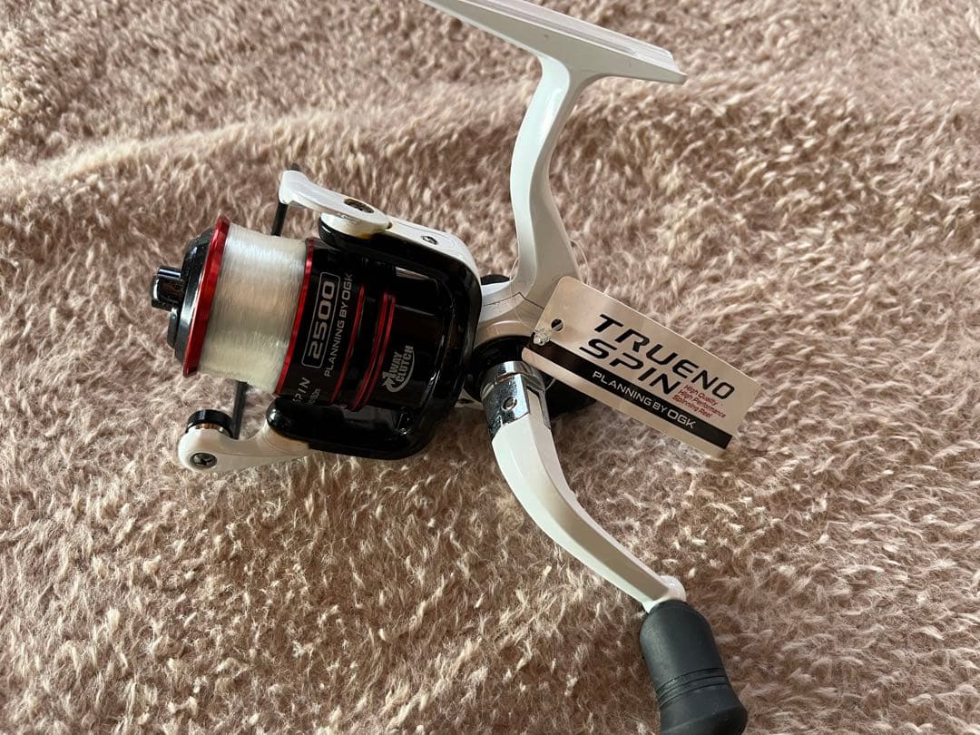シマノ アリビオ 2500 と OGKトレノスピン2500未使用 2機まとめ売り