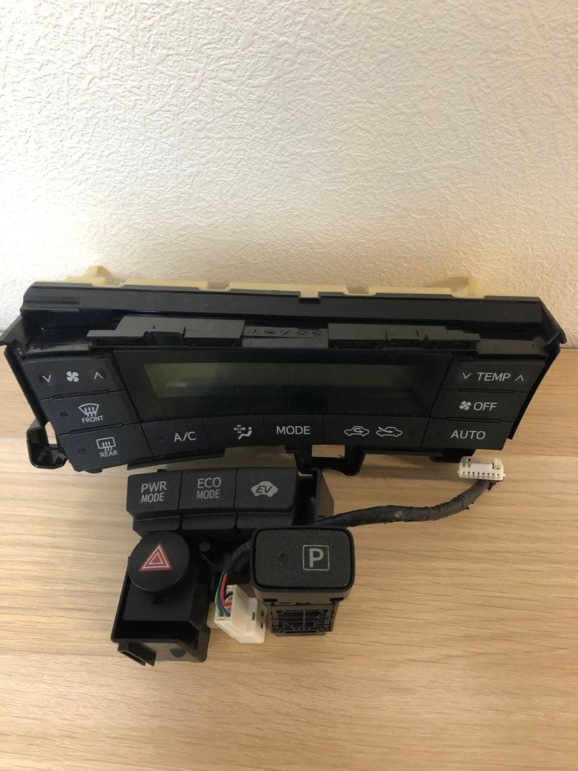 ZVW30 プリウス　前期　エアコンパネル　シフトパネル LED打ち替え済み k