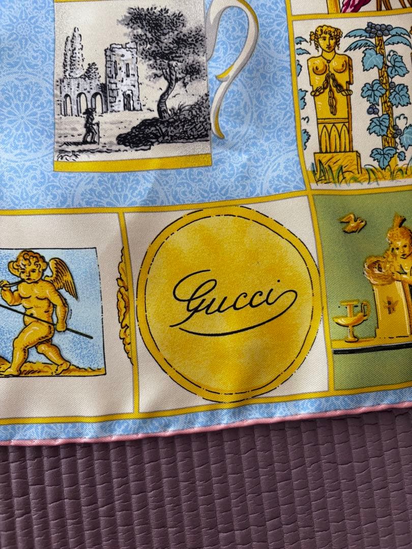 GUCCI　カップ柄　スカーフ