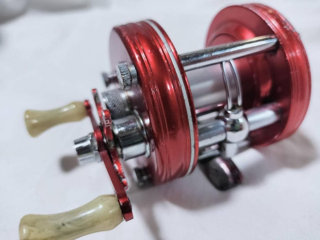 アブガルシア　アンバサダー5000 　ビンテージ　リール abu 　レッド