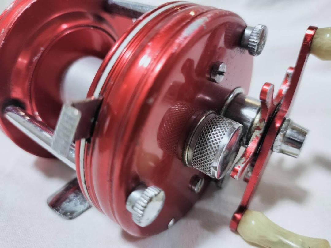 アブガルシア　アンバサダー5000 　ビンテージ　リール abu 　レッド