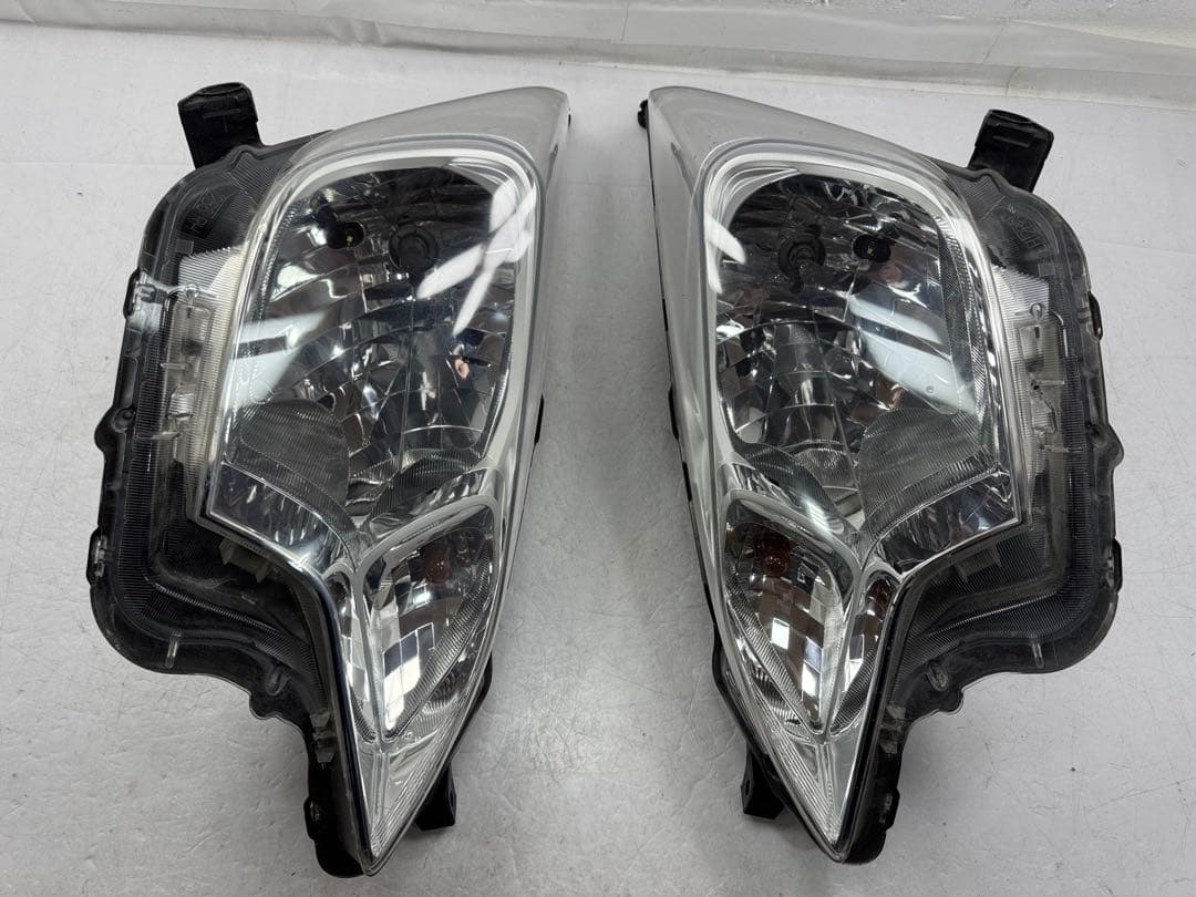 ラクティスNCP120前期へッドライト左右セットイチコー52-211ハロゲン