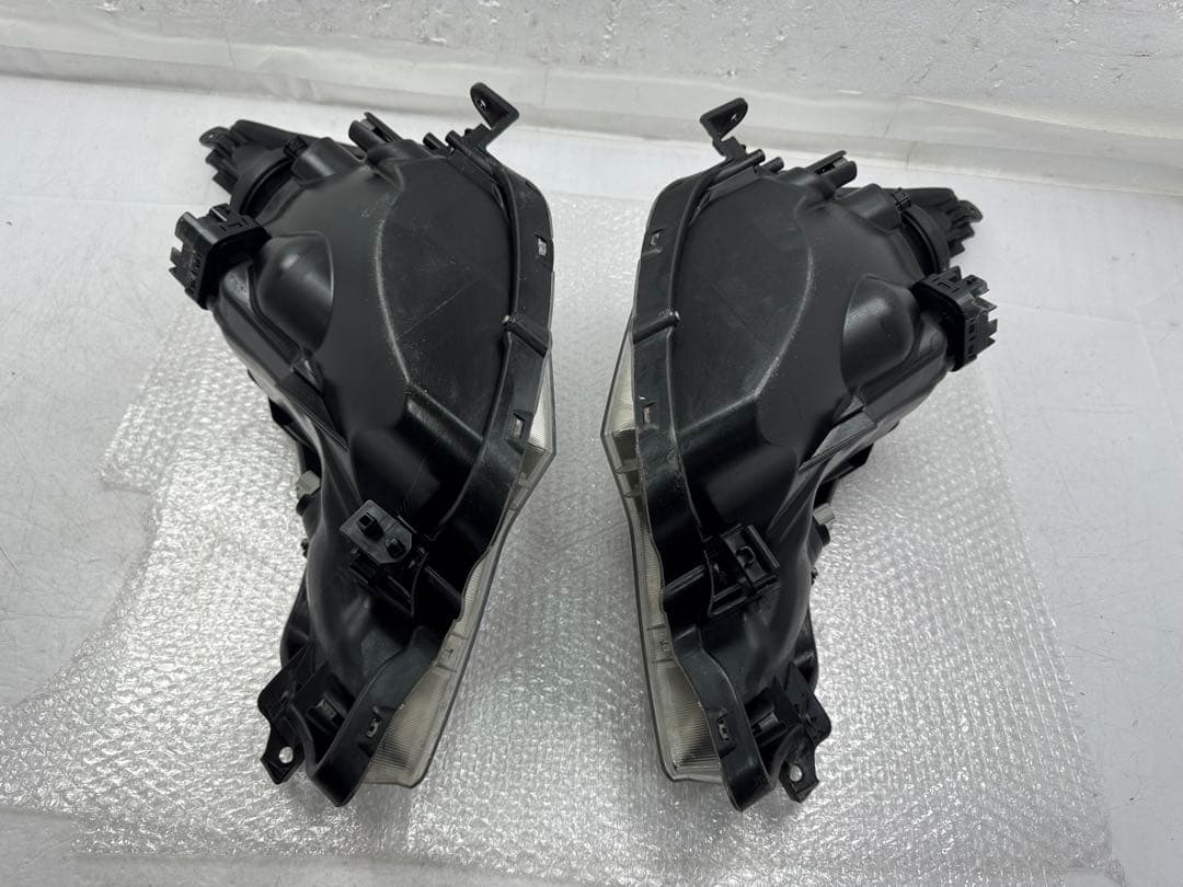 ラクティスNCP120前期へッドライト左右セットイチコー52-211ハロゲン