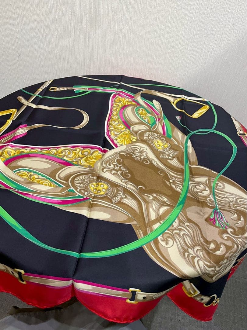 【美品】CELINE セリーヌ　シルクスカーフ　約86cm×86cm