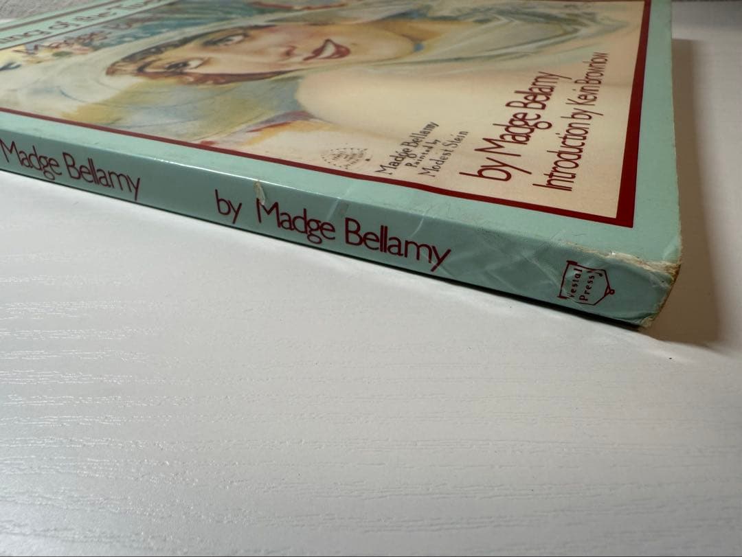 アート・デザイン・音楽 A Darling of the Twenties Madge Bellamy