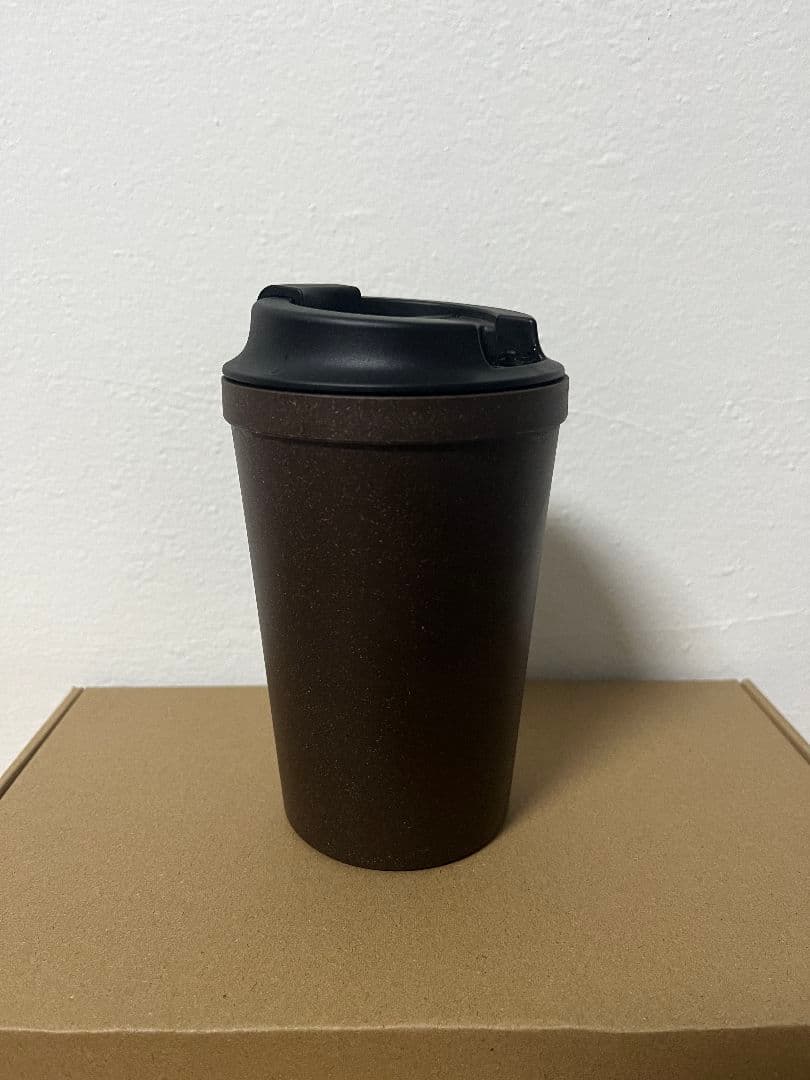 ブラウンプラスチックマグカップ