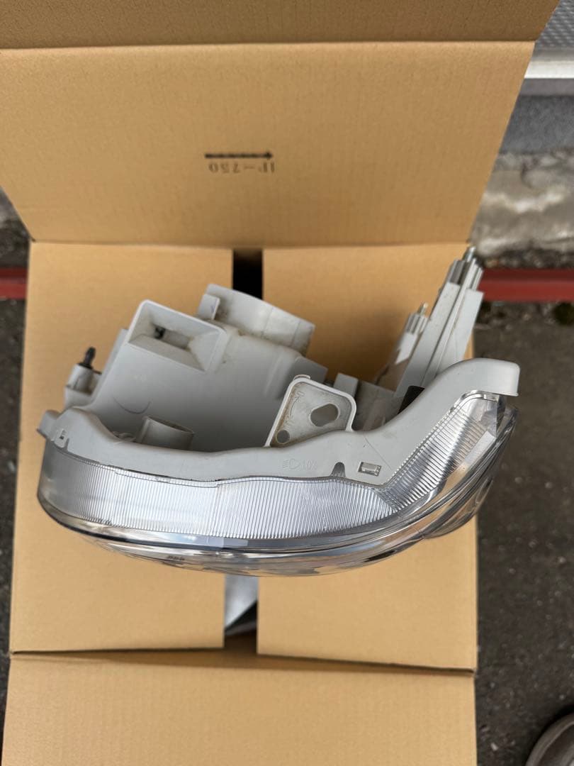 ⭐︎R6年2月式　DA16T キャリートラック　中古　　左ヘッドランプユニット⭐︎