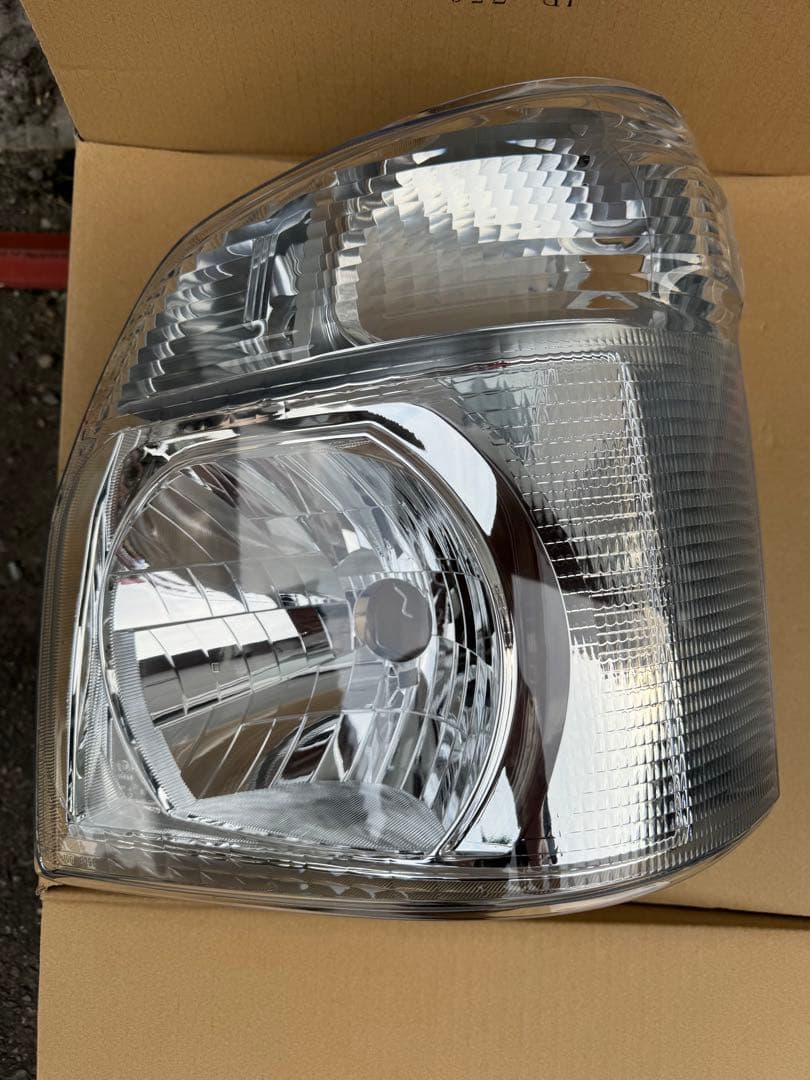 ⭐︎R6年2月式　DA16T キャリートラック　中古　　左ヘッドランプユニット⭐︎