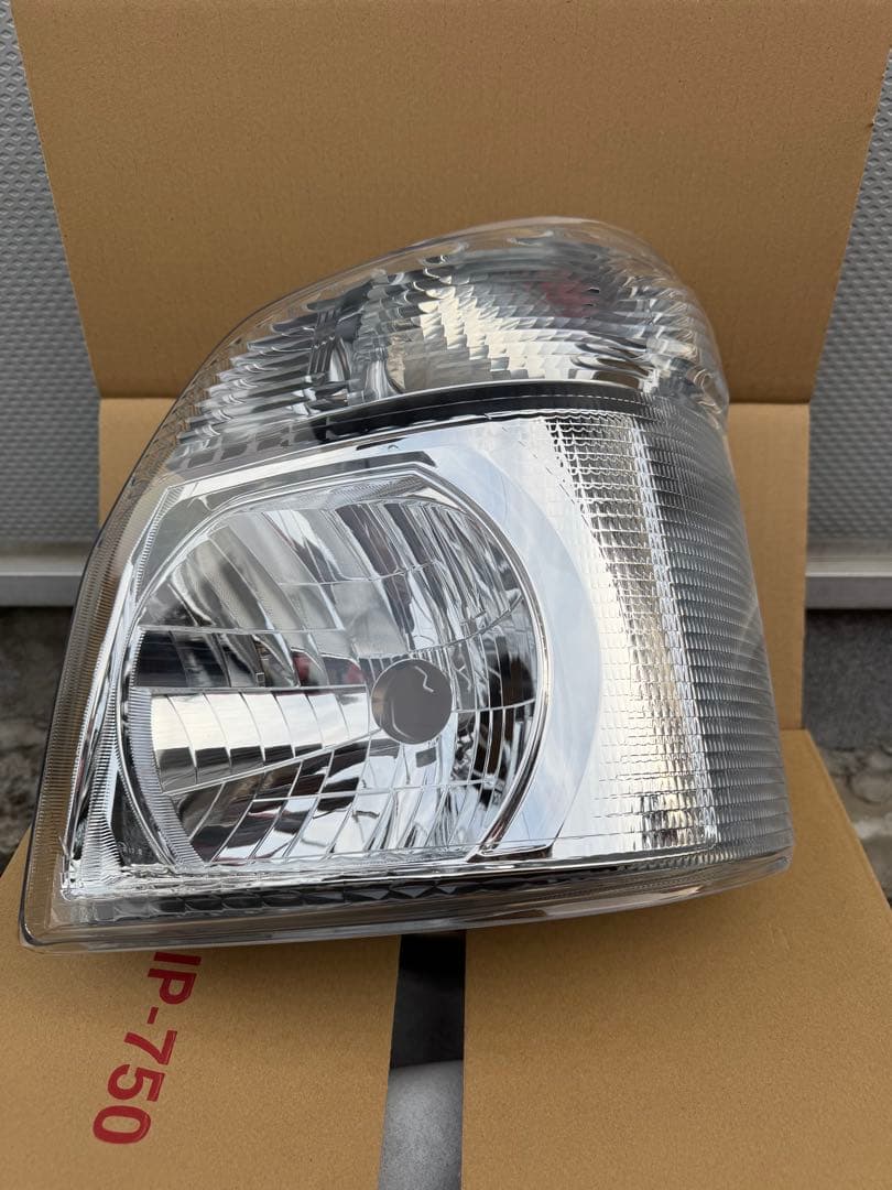 ⭐︎R6年2月式　DA16T キャリートラック　中古　　左ヘッドランプユニット⭐︎
