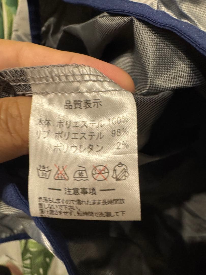 新品ATHLETA キッズ150㌢ピステ上下 セットアップシルバー/ネイビー