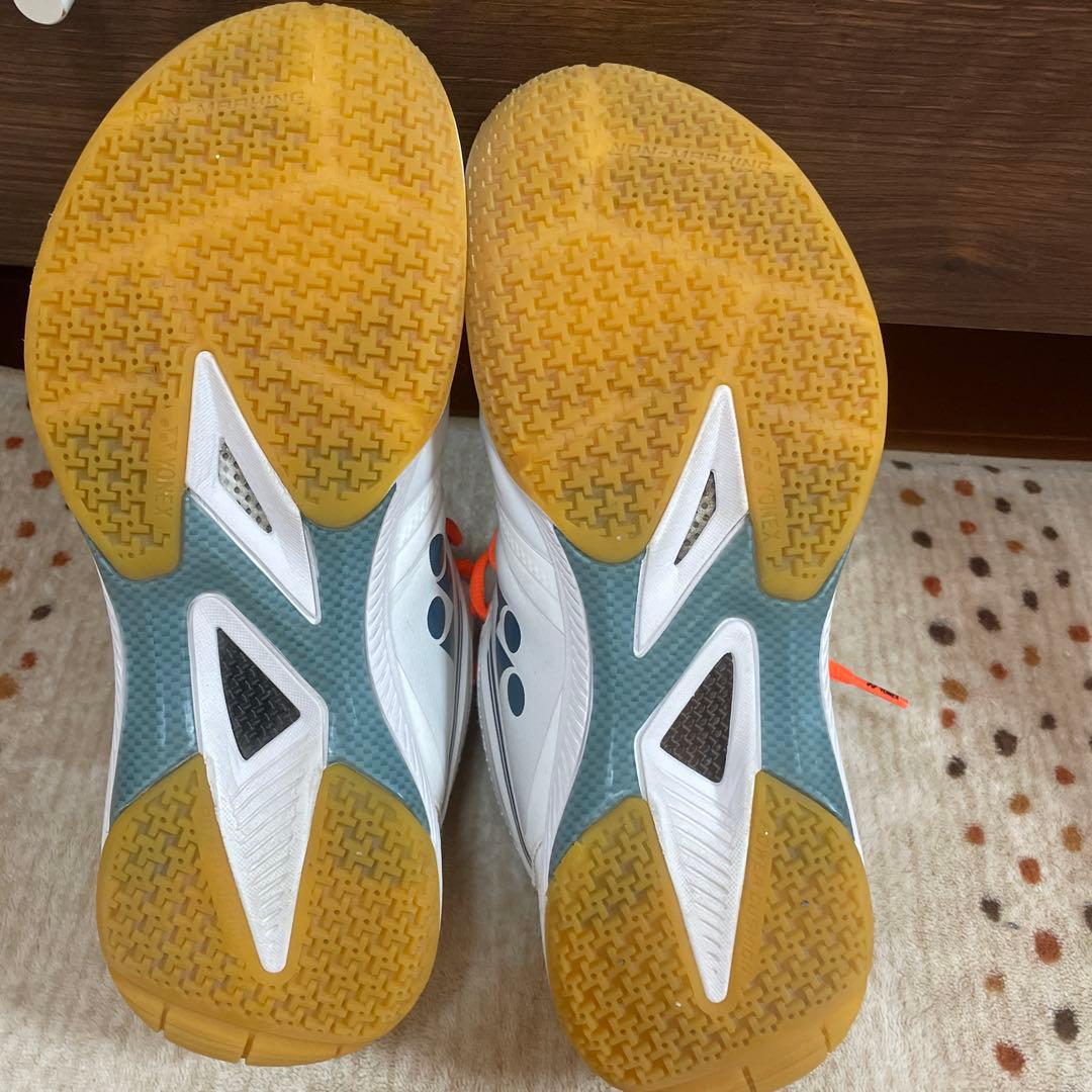 ヨネックス　パワークッション 65z 27cm