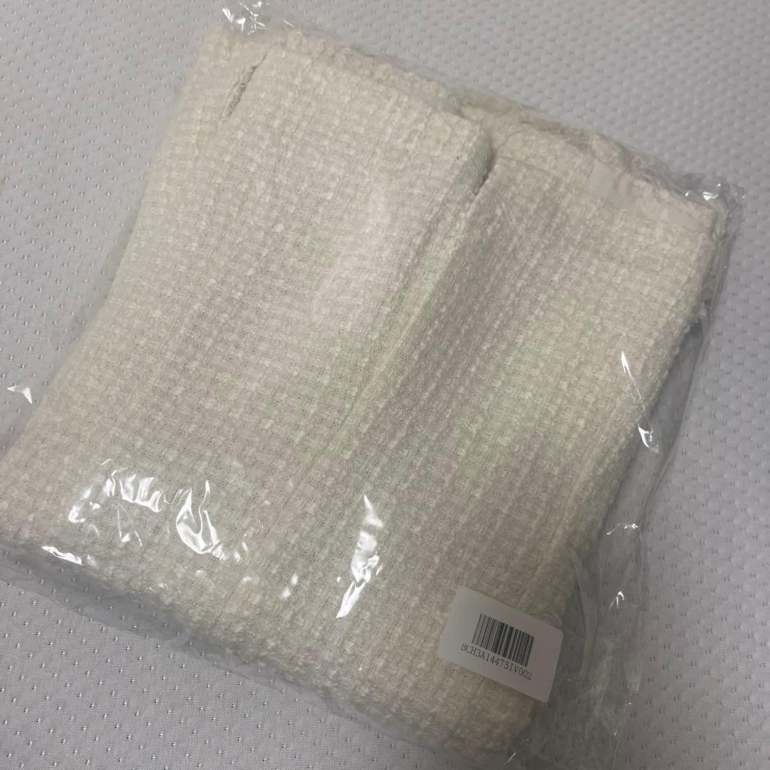 バースデーバッシュivoryツイードジレ生地が厚くしっかりしてます。