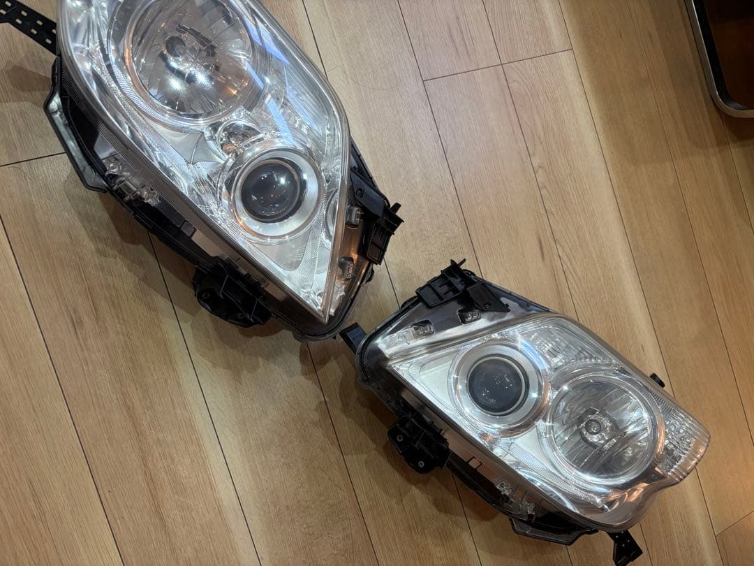 ランドクルーザープラド150前期　ヘッドライト左右