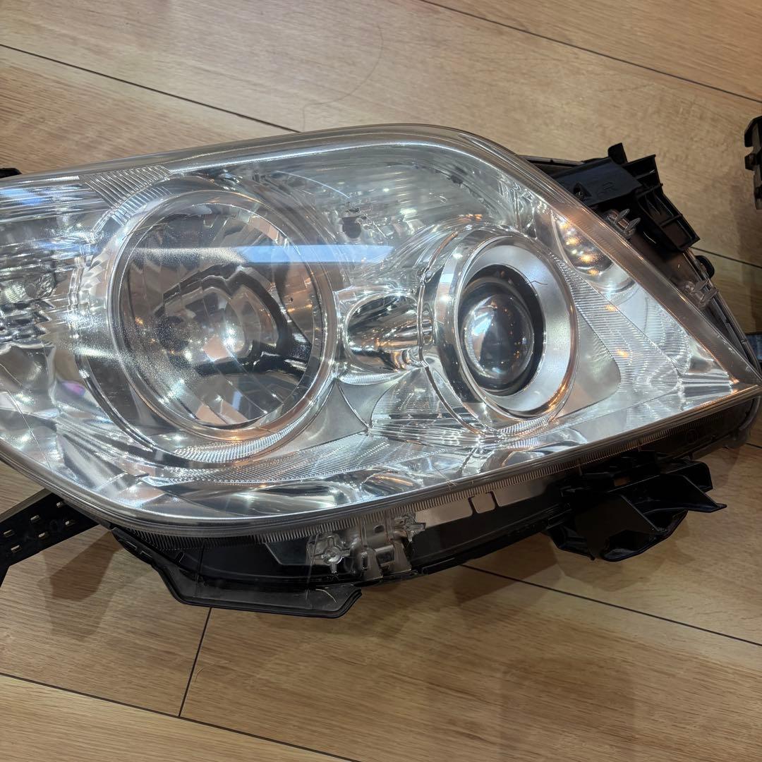 ランドクルーザープラド150前期　ヘッドライト左右