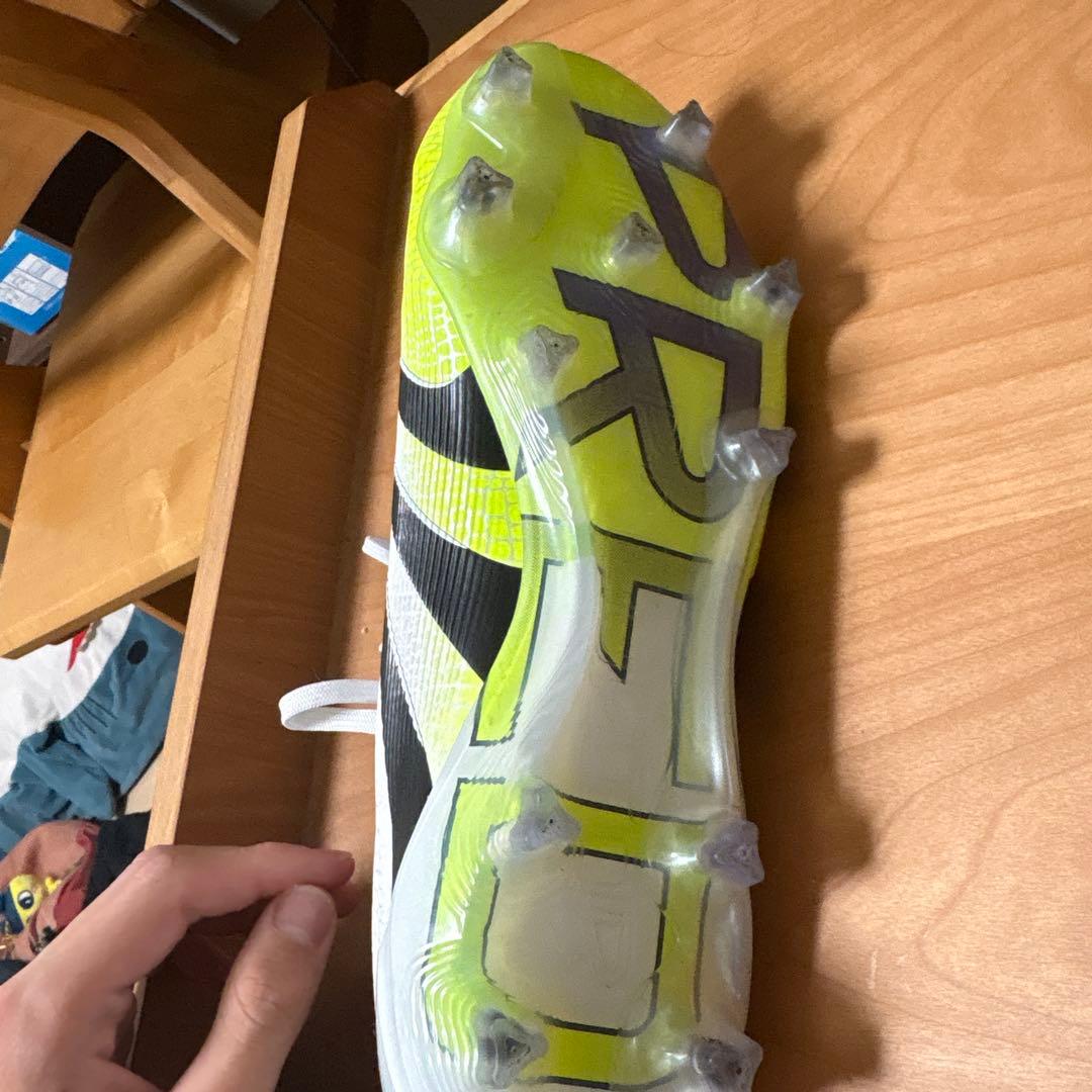 adidas Predator サッカーシューズ