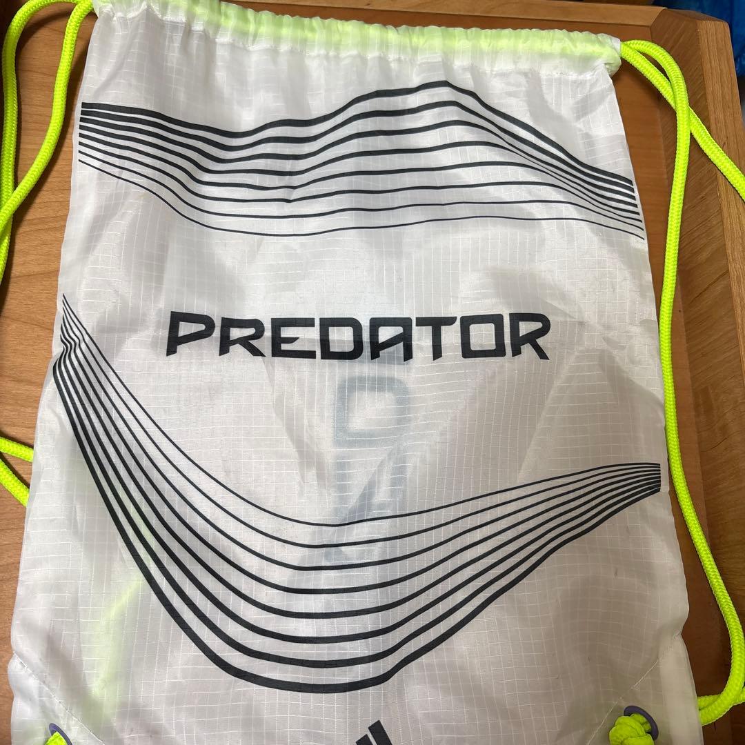 adidas Predator サッカーシューズ
