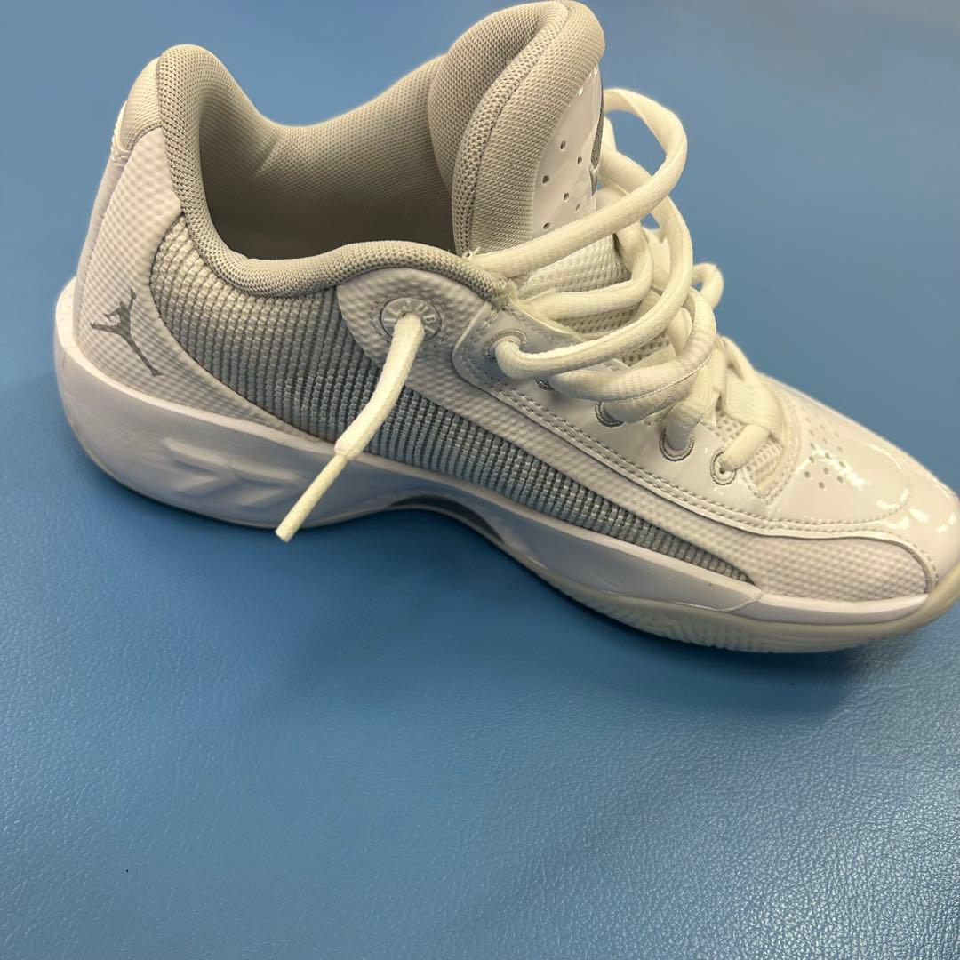 Nike LUKA .77 バスケットボールシューズ ホワイト